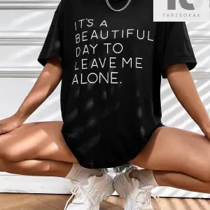 Sloganlı Grafik Düşük Omuz Tişört