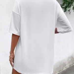 Sloganlı Grafik Düşük Omuz Tişört