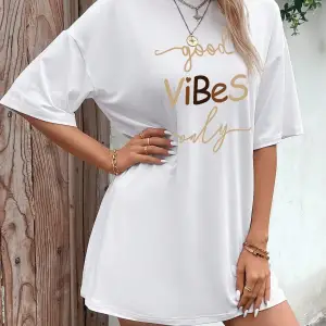 Sloganlı Grafik Düşük Omuz Tişört