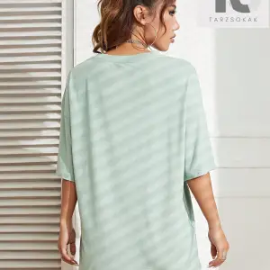 Sloganlı Yamalı Düşük Omuz Tişört