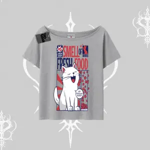 Smell of Fresh Food Kedi Baskılı Kayık Yaka Tshirt