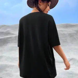 Soyut Figür Grafik Damla Omuz Tişört