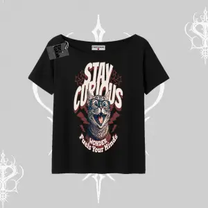 Stay Curious Kedi Baskılı Kayık Yaka Tshirt