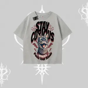 Stay Curious Kedi Baskılı Oversize Tshirt