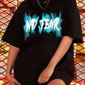 Stevenrhodes Mektup ve Kedi Grafikli Tişört