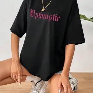 Stevenrhodes Mektup ve Kedi Grafikli Tişört