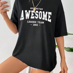 Stevenrhodes Mektup ve Kedi Grafikli Tişört