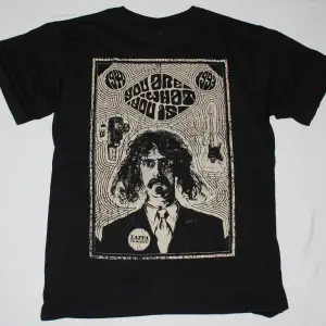 THE CLASH BAND NEW BLACK T-SHIRT ÖN BASKILI