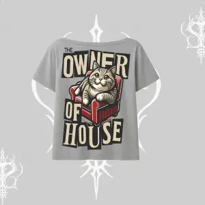 The Owner of House Kedi Arka Baskılı Kayık Yaka Tshirt