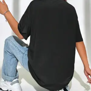 TOM & JERRY X Sloganlı ve Karikatür Grafikli Düşük Omuzlu Oversize Tişört