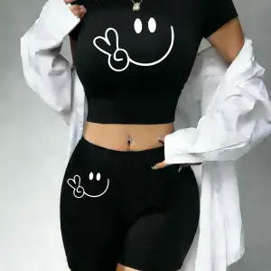 Trend Makas El Desenli Babby TeeTişört Şort Kadın İki Parça Takım Üst Pantolon Dar Kesim Yuvarlak