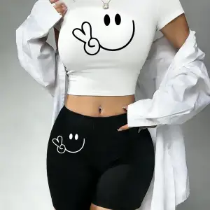 Trend Makas El Desenli Babby TeeTişört Şort Kadın İki Parça Takım Üst Pantolon Dar Kesim Yuvarlak