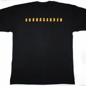 U.D.O. HOLY NEW BLACK T-SHIRT ÖN VE ARAKA BASKILI