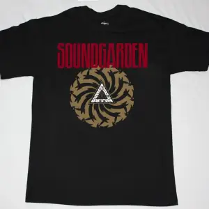 U.D.O. MAN AND MACHINE NEW BLACK T-SHIRT ÖN BASKILI