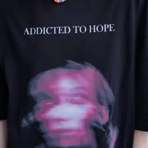 Unisex Addicted To Hope Tshirt Siyah