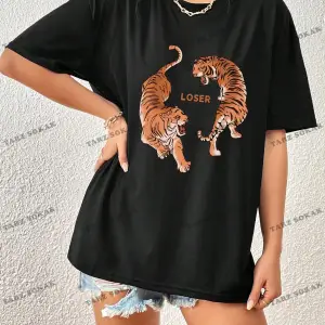 Unisex BAY  Mantar & Slogan Grafikli Düşük Omuzlu Tişört KOD-1392