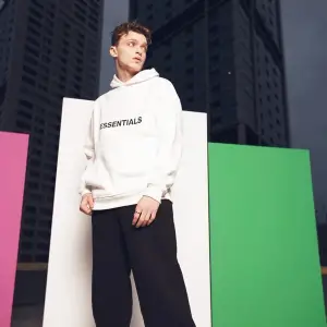 Unisex Beyaz Essentials Sweatshirt Trndz204