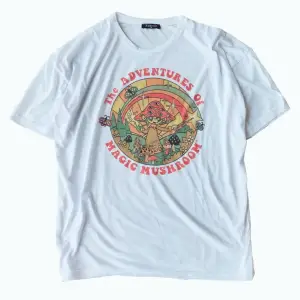 Unisex Beyaz Magic Mushroom Tişört