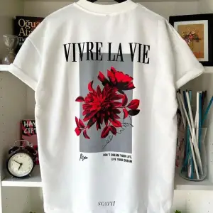 Unisex Beyaz Vivre La Vie Baskılı Oversize Bisiklet Yaka Penye Tişört