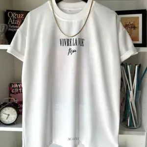 Unisex Beyaz Vivre La Vie Baskılı Oversize Bisiklet Yaka Penye Tişört