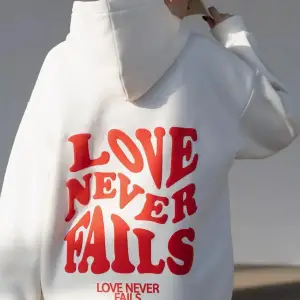 Unisex Love Never Fails Sweatshirt Beyaz