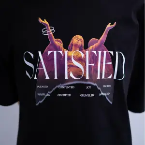 Unisex Satisfied Siyah Tshirt