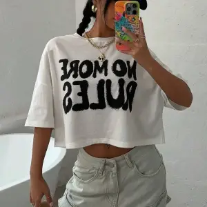 Urban Pop Graphic Kadın Tişört KoleksiyonuKod 5096
