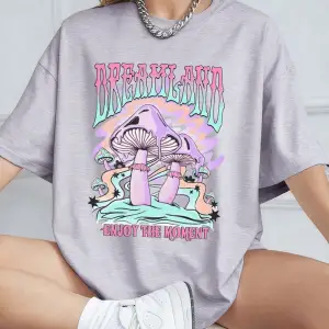 Urban Pop Graphic Kadın Tişört KoleksiyonuKod 5135