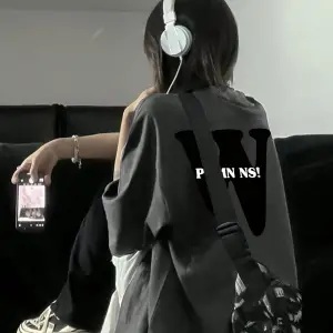 Urban Pop Graphic Kadın Tişört KoleksiyonuKod 5137