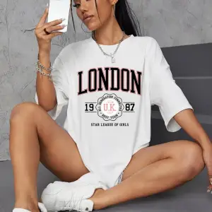 Urban Pop Graphic Kadın Tişört KoleksiyonuKod 5149