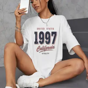 Urban Pop Graphic Kadın Tişört KoleksiyonuKod 5174