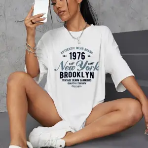 Urban Pop Graphic Kadın Tişört KoleksiyonuKod 5189