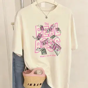 Urban Pop Graphic Kadın Tişört KoleksiyonuKod 5375