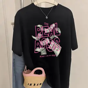 Urban Pop Graphic Kadın Tişört KoleksiyonuKod 5375