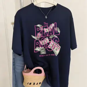 Urban Pop Graphic Kadın Tişört KoleksiyonuKod 5375