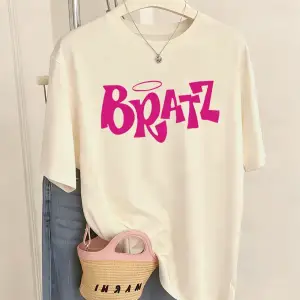 Urban Pop Graphic Kadın Tişört KoleksiyonuKod 5443