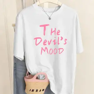 Urban Pop Graphic Kadın Tişört KoleksiyonuKod 5448