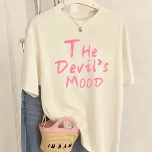 Urban Pop Graphic Kadın Tişört KoleksiyonuKod 5448