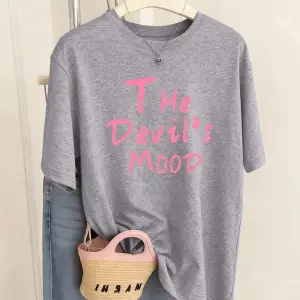 Urban Pop Graphic Kadın Tişört KoleksiyonuKod 5448