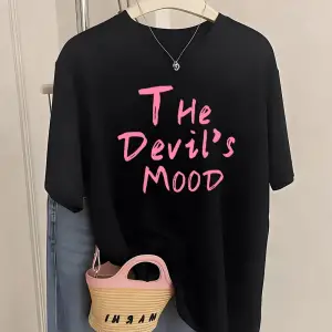 Urban Pop Graphic Kadın Tişört KoleksiyonuKod 5448