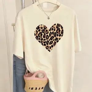 Urban Pop Graphic Kadın Tişört KoleksiyonuKod 5471