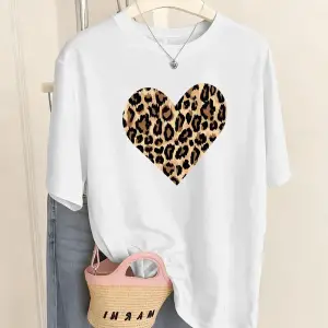 Urban Pop Graphic Kadın Tişört KoleksiyonuKod 5471