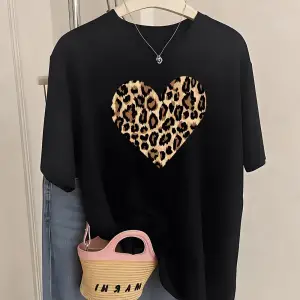 Urban Pop Graphic Kadın Tişört KoleksiyonuKod 5471