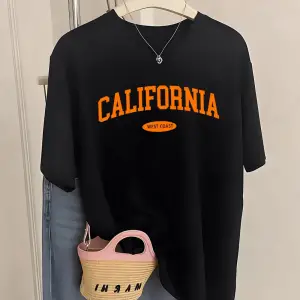 Urban Pop Graphic Kadın Tişört KoleksiyonuKod 5475