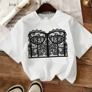 Urban Pop Graphic Kadın Tişört KoleksiyonuKod 5477