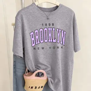 Urban Pop Graphic Kadın Tişört KoleksiyonuKod 5482