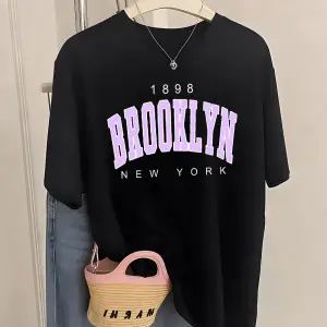 Urban Pop Graphic Kadın Tişört KoleksiyonuKod 5482