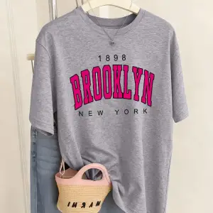 Urban Pop Graphic Kadın Tişört KoleksiyonuKod 5483