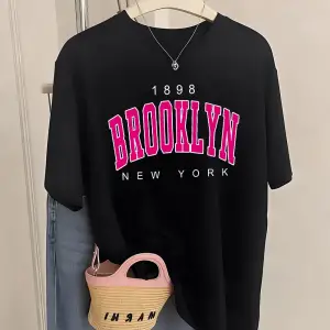 Urban Pop Graphic Kadın Tişört KoleksiyonuKod 5483