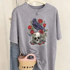 Urban Pop Graphic Kadın Tişört KoleksiyonuKod 5495